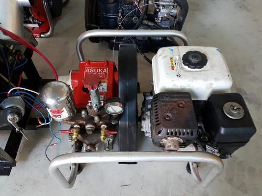 ปั้มฉีดยา พร้อมเครื่องยนต์ honda 5.5 เก่าญี่ปุ่น