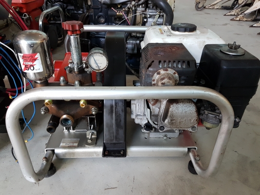 ปั้มฉีดยา พร้อมเครื่องยนต์ honda 5.5 เก่าญี่ปุ่น