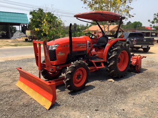 ขายรถไถคูโบต้า L4708(4WD)2เพลา พร้อมอุปกรณ์ใบมีดดันดินหน้าและโลเตอร์รีจอบหมุน รถสวย ใช้งาน 700 ชม. ขายราคา 398,000 บาท สนใจติดต่อ 081-9136451 ค่ะ หรือ ขอดูรูปเพิ่มเติมได้ทาง line:bow6451 ค่ะ