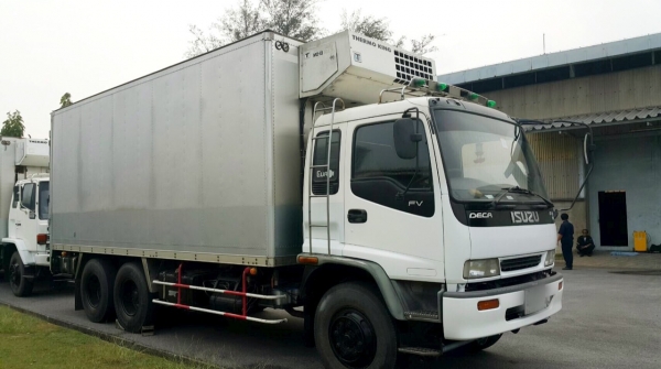 ขาย 10 ล้อ อีซูซุ เดก้า 195 แรง ปี 43 ตู้เย็นพร้อมเครื่องทำความเย็นยาว 6 ม. สภาพเดิมสวยพร้อมใช้  จัดแนนท์ได้ครับ สนใจติดต่อ 081-9420141  ,  081-5715326