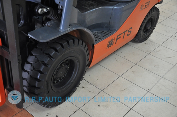 ขายรถโฟล์คลิฟท์มือสอง TOYOTA รุ่น 8FGL15-33042 275,500 บาท นำเข้าจากประเทศญี่ปุ่น 100\% ไม่เคยใช้งานในไทย