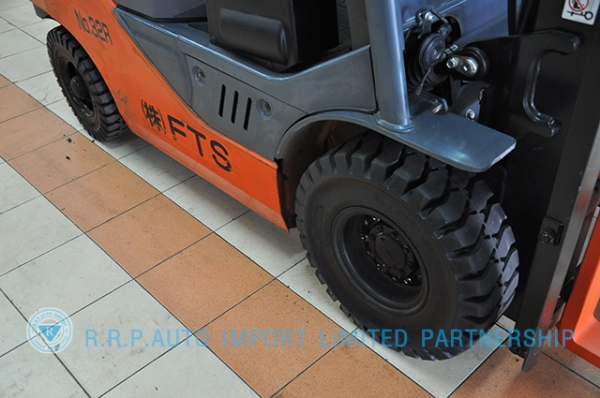 ขายรถโฟล์คลิฟท์มือสอง TOYOTA รุ่น 8FGL15-33042 275,500 บาท นำเข้าจากประเทศญี่ปุ่น 100\% ไม่เคยใช้งานในไทย