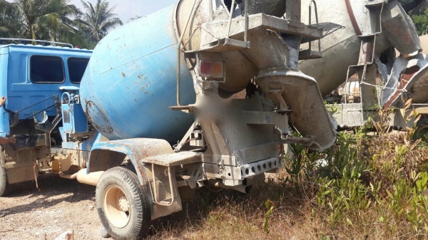 รถอีซูซุ  6  ล้อ โม่ปูน  FRR  175 แรงม้า. ปี 54.    สนใจติดต่อ  081 - 6079515