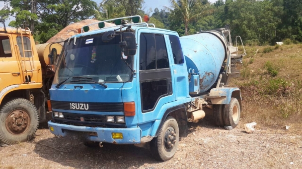 รถอีซูซุ  6  ล้อ โม่ปูน  FRR  175 แรงม้า. ปี 54.    สนใจติดต่อ  081 - 6079515