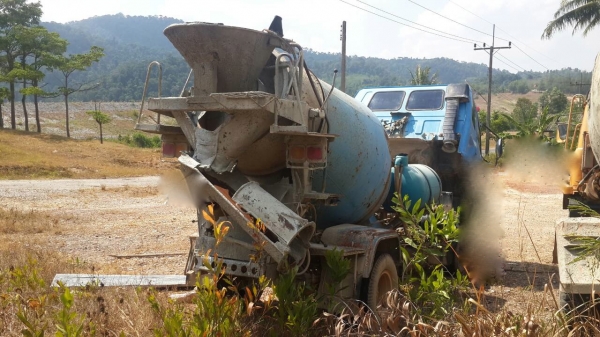 รถอีซูซุ  6  ล้อ โม่ปูน  FRR  175 แรงม้า. ปี 54.    สนใจติดต่อ  081 - 6079515