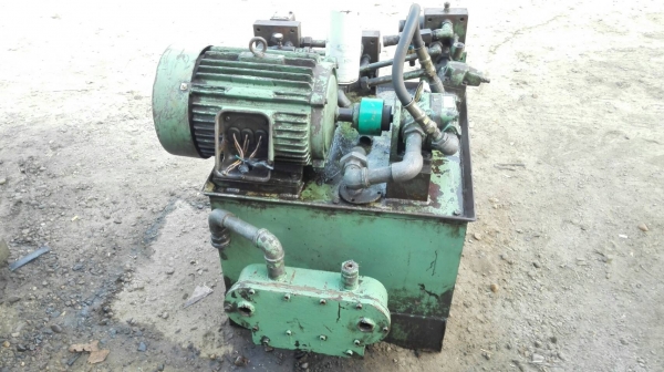 Sell> ปั้มน้ำมันไฮดรอลิค มอเตอร์ HITACHI JAPAN 10 HP 380V พร้อมวาล์วคอนโทรลไฟฟ้า วิ่งเงียบเครื่องเดินนิ่มพร้อมใช้