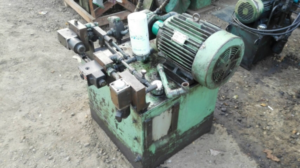 Sell> ปั้มน้ำมันไฮดรอลิค มอเตอร์ HITACHI JAPAN 10 HP 380V พร้อมวาล์วคอนโทรลไฟฟ้า วิ่งเงียบเครื่องเดินนิ่มพร้อมใช้