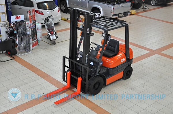 ขายรถโฟล์คลิฟท์มือสอง TOYOTA รุ่น 6FG25-30251 ราคา 295,000 บาท สภาพเดิมจากญี่ปุ่น