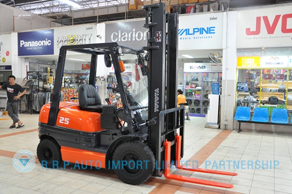 ขายรถโฟล์คลิฟท์มือสอง TOYOTA รุ่น 6FG25-30251 ราคา 295,000 บาท สภาพเดิมจากญี่ปุ่น