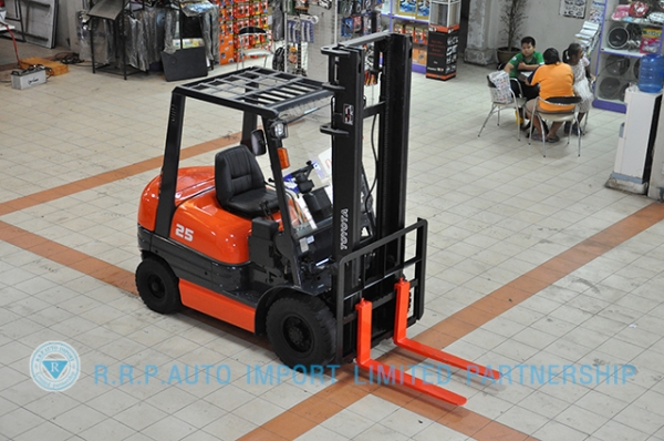 ขายรถโฟล์คลิฟท์มือสอง TOYOTA รุ่น 6FG25-30251 ราคา 295,000 บาท สภาพเดิมจากญี่ปุ่น