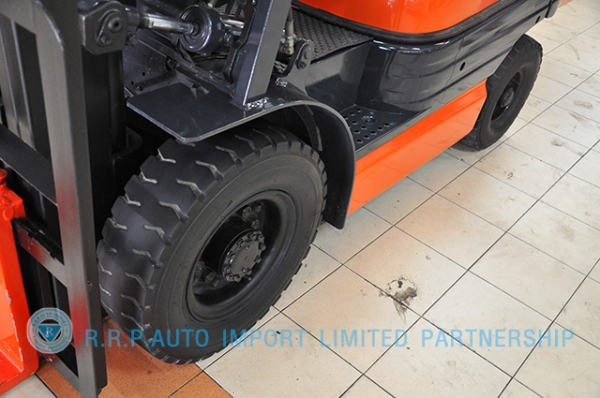 ขายรถโฟล์คลิฟท์มือสอง TOYOTA รุ่น 6FG25-30251 ราคา 295,000 บาท สภาพเดิมจากญี่ปุ่น