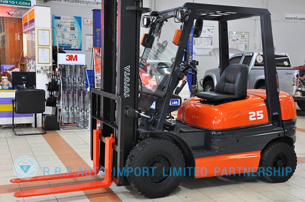 ขายรถโฟล์คลิฟท์มือสอง TOYOTA รุ่น 6FG25-30251 ราคา 295,000 บาท สภาพเดิมจากญี่ปุ่น