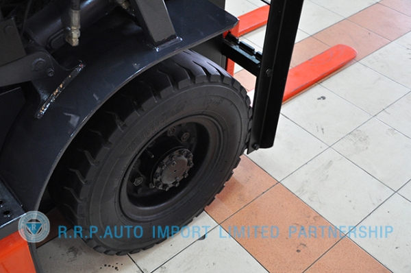 ขายรถโฟล์คลิฟท์มือสอง TOYOTA รุ่น 6FG25-30251 ราคา 295,000 บาท สภาพเดิมจากญี่ปุ่น