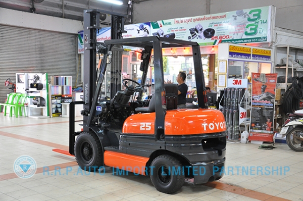 ขายรถโฟล์คลิฟท์มือสอง TOYOTA รุ่น 6FG25-30251 ราคา 295,000 บาท สภาพเดิมจากญี่ปุ่น