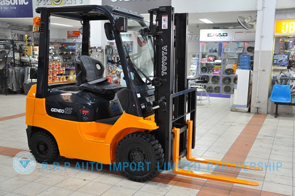 ขายรถโฟล์คลิฟท์มือสอง TOYOTA รุ่น7FD15-13445 ราคา 285,000 บาท นำเข้าจากประเทศญี่ปุ่น 100\% ไม่เคยใช้งานในไทย