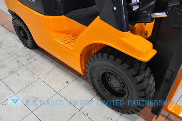 ขายรถโฟล์คลิฟท์มือสอง TOYOTA รุ่น7FD15-13445 ราคา 285,000 บาท นำเข้าจากประเทศญี่ปุ่น 100\% ไม่เคยใช้งานในไทย