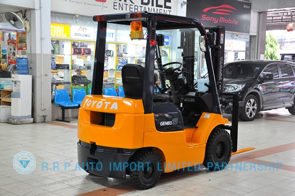 ขายรถโฟล์คลิฟท์มือสอง TOYOTA รุ่น7FD15-13445 ราคา 285,000 บาท นำเข้าจากประเทศญี่ปุ่น 100\% ไม่เคยใช้งานในไทย