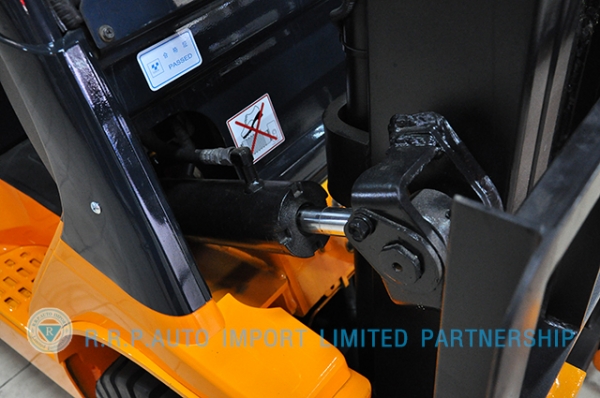 ขายรถโฟล์คลิฟท์มือสอง TOYOTA รุ่น7FD15-13445 ราคา 285,000 บาท นำเข้าจากประเทศญี่ปุ่น 100\% ไม่เคยใช้งานในไทย