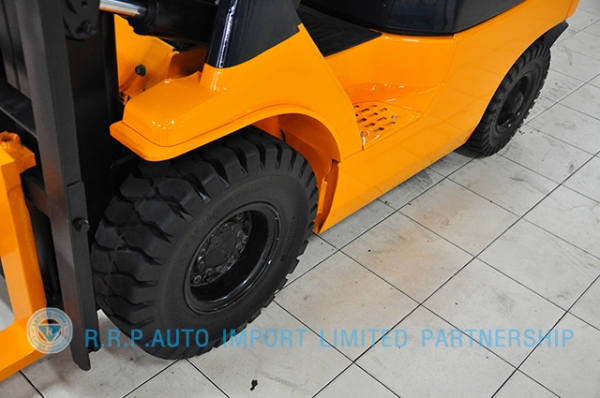 ขายรถโฟล์คลิฟท์มือสอง TOYOTA รุ่น7FD15-13445 ราคา 285,000 บาท นำเข้าจากประเทศญี่ปุ่น 100\% ไม่เคยใช้งานในไทย