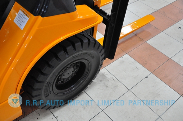 ขายรถโฟล์คลิฟท์มือสอง TOYOTA รุ่น7FD15-13445 ราคา 285,000 บาท นำเข้าจากประเทศญี่ปุ่น 100\% ไม่เคยใช้งานในไทย