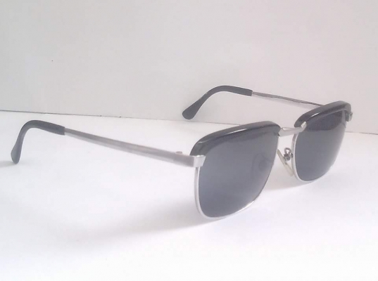 แว่นตาทรงวินเทลเก่าแท้ญี่ปุ่น ยุค1980 มีคิ้วสภาพสวยครับ