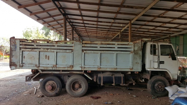 ขาย 10 ล้อดั้ม 2 เพลา FVZ12MY วางเครื่อง 6SD1 โบอินเตอร์  270 แรงม้า เกียร์ Easton ช่วงล่าง 240 คัสซีสวยจัดตลอดเส้น เบรคทิฟฟี่ ทะเบียนเต็มพร้อมโอน ราคาต่อรองได้