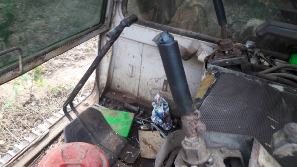 ขายรถแบ็คโฮ Komatsu pc200 รุ่น 5 เครื่องเดิม ปั๊มเดิม ไฟฟ้าครบ เอวแน่น คอนโทรลสั้น เอกสารเล่มทะเบียน