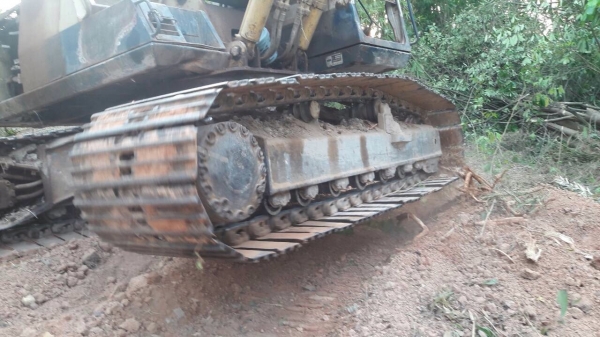 ขายรถแบ็คโฮ Komatsu pc200 รุ่น 5 เครื่องเดิม ปั๊มเดิม ไฟฟ้าครบ เอวแน่น คอนโทรลสั้น เอกสารเล่มทะเบียน