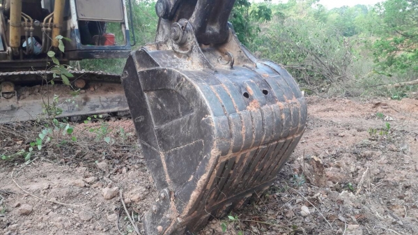 ขายรถแบ็คโฮ Komatsu pc200 รุ่น 5 เครื่องเดิม ปั๊มเดิม ไฟฟ้าครบ เอวแน่น คอนโทรลสั้น เอกสารเล่มทะเบียน