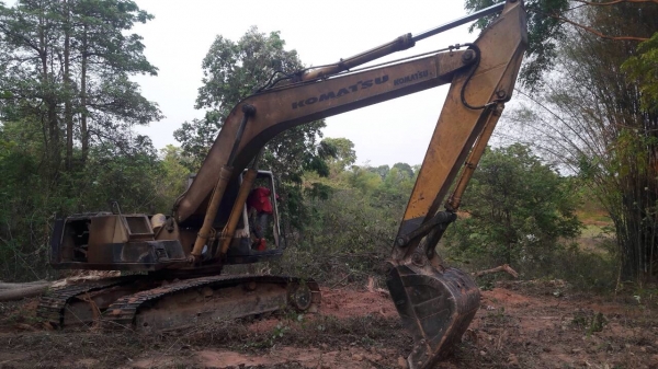 ขายรถแบ็คโฮ Komatsu pc200 รุ่น 5 เครื่องเดิม ปั๊มเดิม ไฟฟ้าครบ เอวแน่น คอนโทรลสั้น เอกสารเล่มทะเบียน