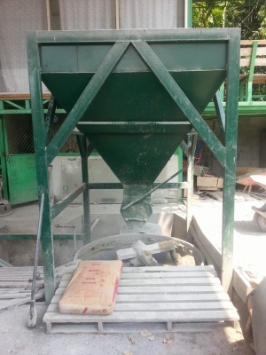 ขายเครื่องอัดอิฐบล็อก ระบบไฮโดรลิค ออก4ก้อน