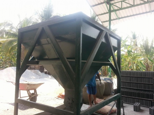 ขายเครื่องอัดอิฐบล็อก ระบบไฮโดรลิค ออก4ก้อน