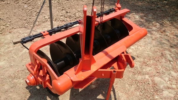 ขายผาน CMT.  6*24  โครงหนาหนัก สภาพเหมือนใหม่ ใช้งานครั้งเดียว เก่าเก็บ เลยพ่นสีใหม่  ใบเต็ม รูสลักยังสวย ใส่รถ50-60 แรง