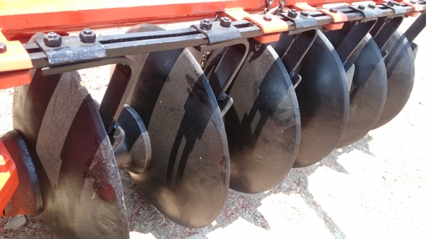 ขายผาน CMT.  6*24  โครงหนาหนัก สภาพเหมือนใหม่ ใช้งานครั้งเดียว เก่าเก็บ เลยพ่นสีใหม่  ใบเต็ม รูสลักยังสวย ใส่รถ50-60 แรง