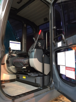 KOBELCO SK200-8 Super X (เจ้าของขายเอง) ซีเรียล 9,XXX 4,XXX ชั่วโมง รถปี 2013สภาพสวย เดิมทั้งคัน พร้อมใช้งาน เอกสาร INVOICE ราคา 2,690,000 บาท สนใจติดต่อ 0890854790 ด่วนค่ะ