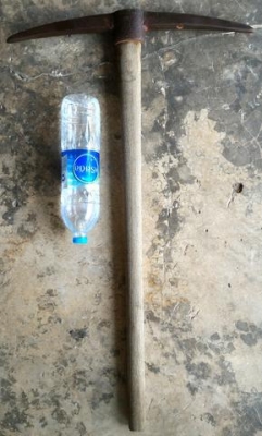 อีเตอร์เหมืองโบราณขนาดใหญ่มี 2 ตัว พร้อมด้ามไม้เดิม ตอกตรายี่ห้อเก่า เอาไว้โชว์ หรือจะเอาไปใช้งานก็ได้ครับ งานนอก