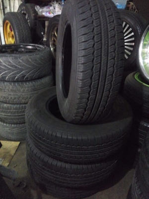 ยางถอดจากรถป้ายแดง 215-70-16 สภาพดีใช้คุ้ม