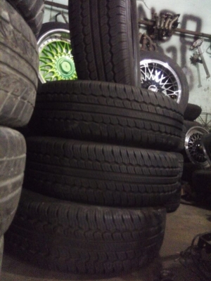 ยางถอดจากรถป้ายแดง 215-70-16 สภาพดีใช้คุ้ม