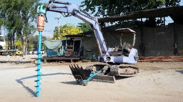 รถเจาะดิน HITACHI EX40 พิเศษแถมสว่านเจาะดิน พร้อมบุ้งกี๋