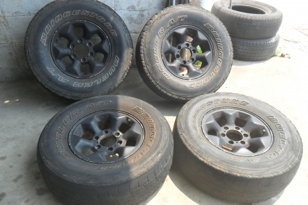 ล้อแม็ก15นิ้ว6รู อีสุ พร้อมยาง 4 ล้อ ราคา 3800 บาท