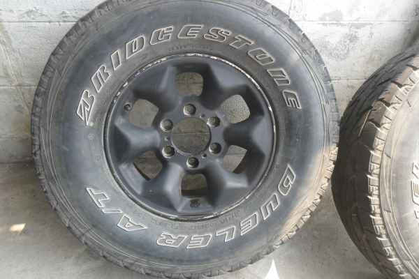 ล้อแม็ก15นิ้ว6รู อีสุ พร้อมยาง 4 ล้อ ราคา 3800 บาท