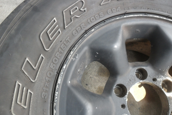 ล้อแม็ก15นิ้ว6รู อีสุ พร้อมยาง 4 ล้อ ราคา 3800 บาท