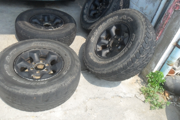 ล้อแม็ก15นิ้ว6รู อีสุ พร้อมยาง 4 ล้อ ราคา 3800 บาท