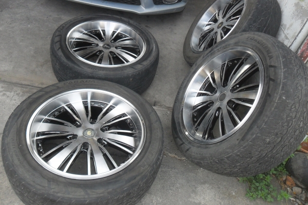 ล้อแม็ก20นิ้ว6รู พร้อมยาง สวยๆ 4 ล้อ ราคา 9900 บาท