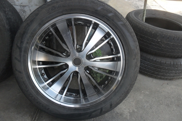 ล้อแม็ก20นิ้ว6รู พร้อมยาง สวยๆ 4 ล้อ ราคา 9900 บาท