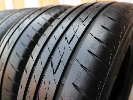 ยาง Bridgstone 215-60-16 ปี 15 รุ่น Ecopla ครบชุด 4 เส้น 4500 ไม่ควรพลาด สภาพสวยๆไม่บวมดอกยางเหลือเยอะวิ่งใด้อีกนานค่ะ