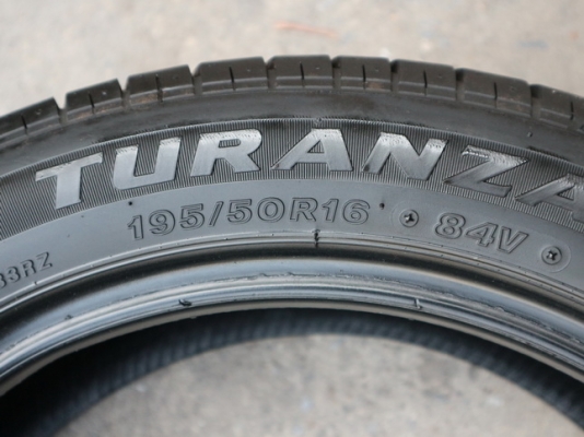 ยาง Bridgstone 195-50-16 ปี 15 ครบชุด 4 เส้น 4000 สภาพสวยๆดอกยางนิ่มๆไม่บวมเอาไปวิ่งกันยาวๆราคาเบาๆค่ะ