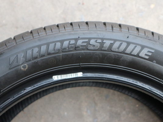 ยาง Bridgstone 195-50-16 ปี 15 ครบชุด 4 เส้น 4000 สภาพสวยๆดอกยางนิ่มๆไม่บวมเอาไปวิ่งกันยาวๆราคาเบาๆค่ะ