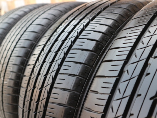 ยาง Bridgstone 195-50-16 ปี 15 ครบชุด 4 เส้น 4000 สภาพสวยๆดอกยางนิ่มๆไม่บวมเอาไปวิ่งกันยาวๆราคาเบาๆค่ะ