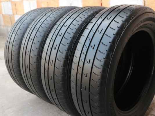 ยาง Bridgstone 185-60-15 ปี 15 รุ่น Ecopla ครบชุด 4 เส้น 3000 ไม่ควรพลาด สภาพสวยๆไม่มีปะไม่บวมดอกยางเหลือเยอะวิ่งใด้อีกนานค่ะ